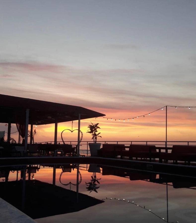 Beach Club Odessa Hotel Night Club Buitenkant foto